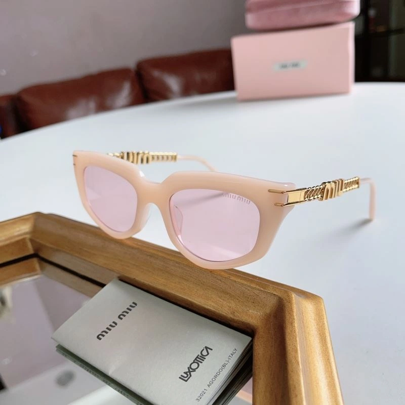 Compact Miu Miu Sunglasses 281637