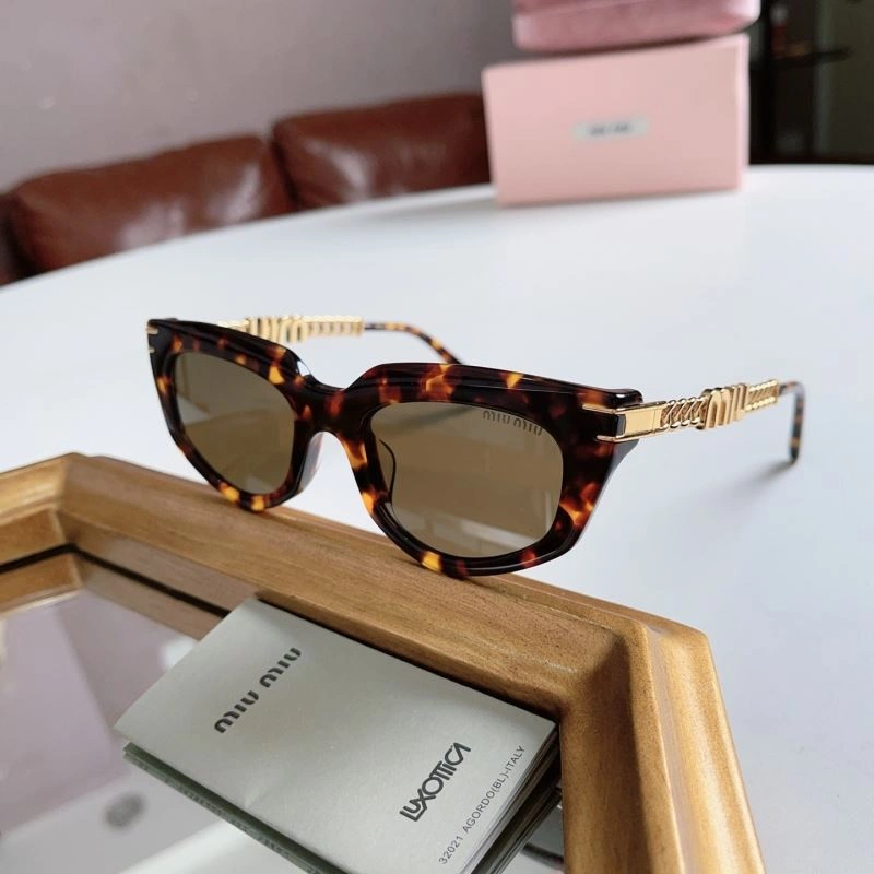Compact Miu Miu Sunglasses 281637