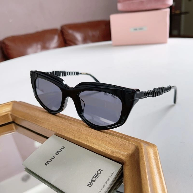 Compact Miu Miu Sunglasses 281637