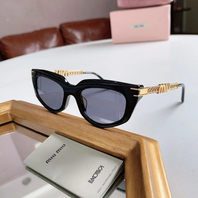 Compact Miu Miu Sunglasses 281637