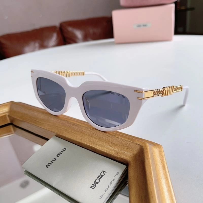 Compact Miu Miu Sunglasses 281637