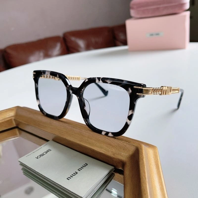 Miu Miu Sunglasses Unisex 281636