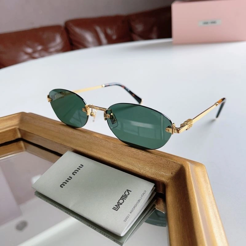 Miu Miu Sunglasses Snug 281633