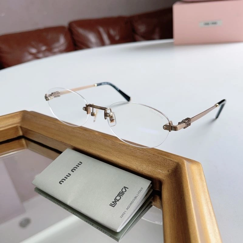 Miu Miu Sunglasses Snug 281633