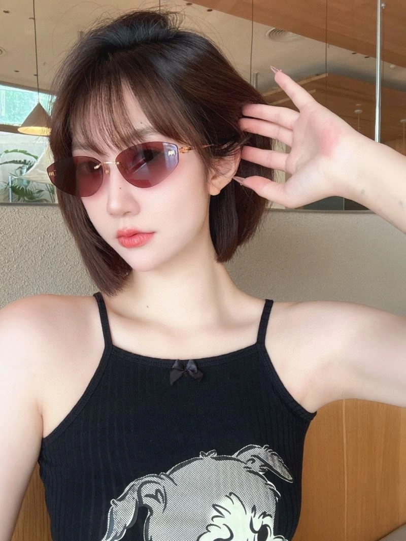 Functional Miu Miu Sunglasses 281624