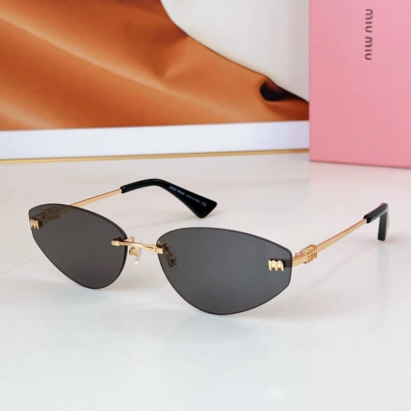 Functional Miu Miu Sunglasses 281624