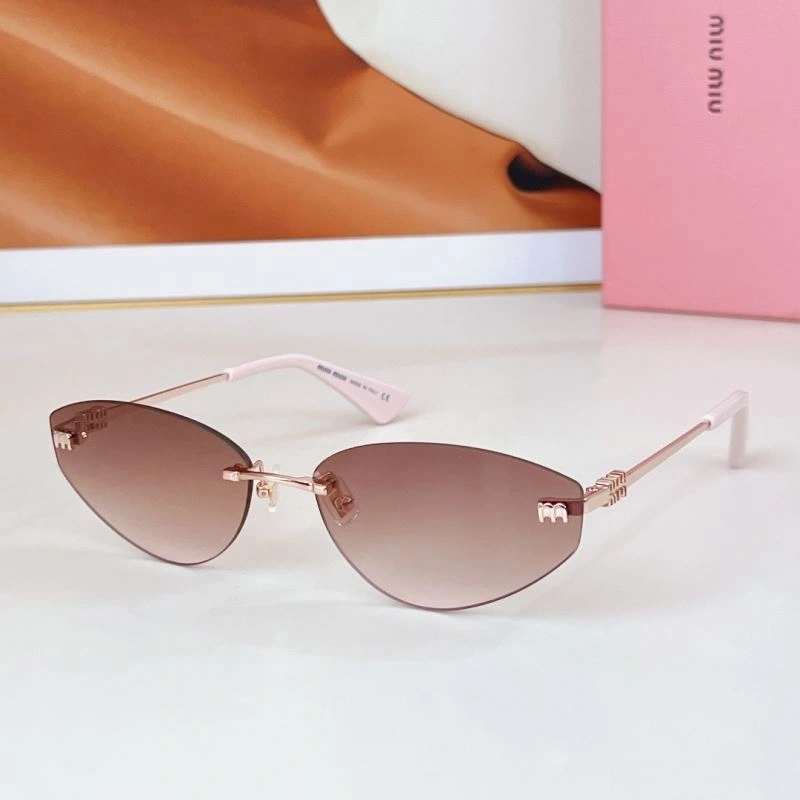 Functional Miu Miu Sunglasses 281624