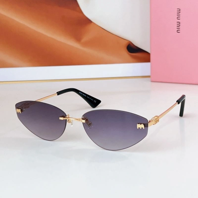 Functional Miu Miu Sunglasses 281624