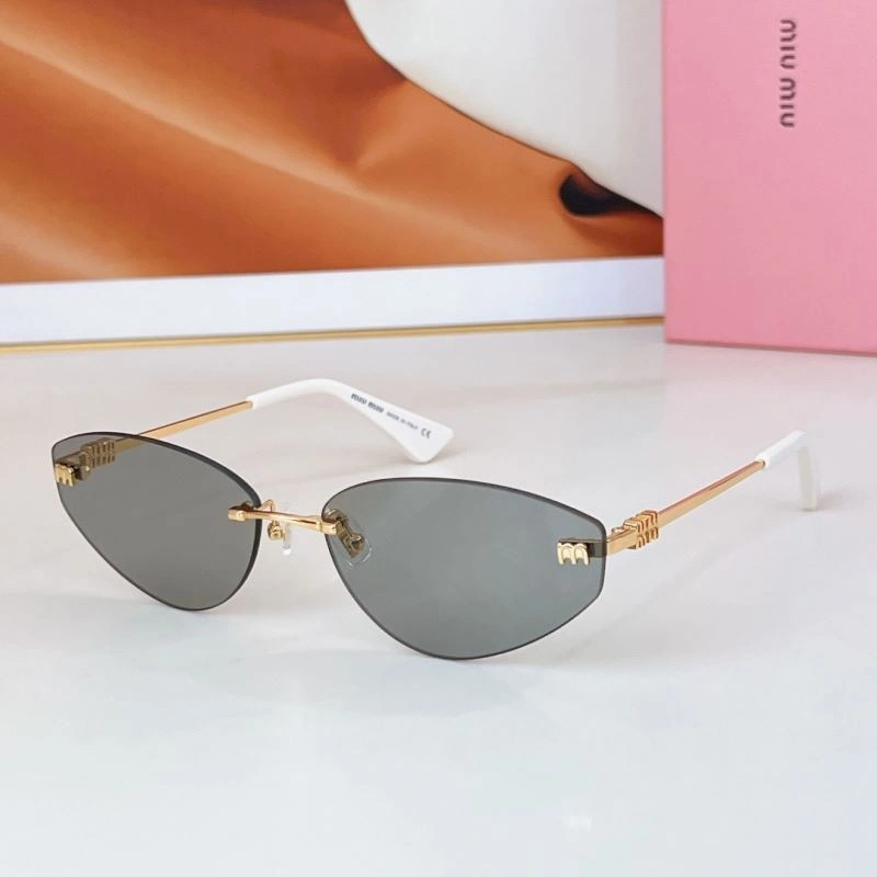 Functional Miu Miu Sunglasses 281624