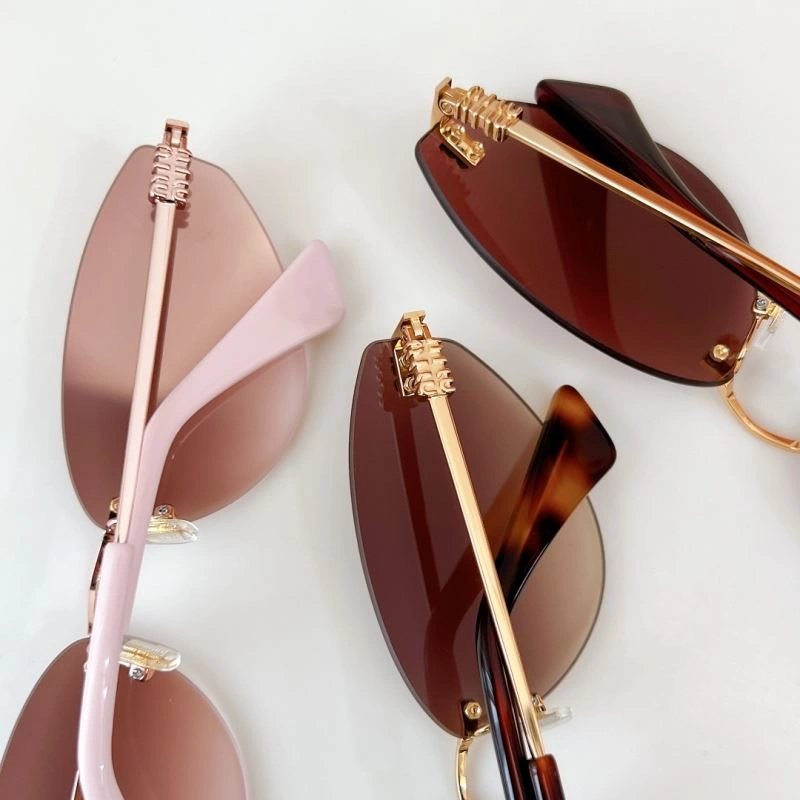 Functional Miu Miu Sunglasses 281624