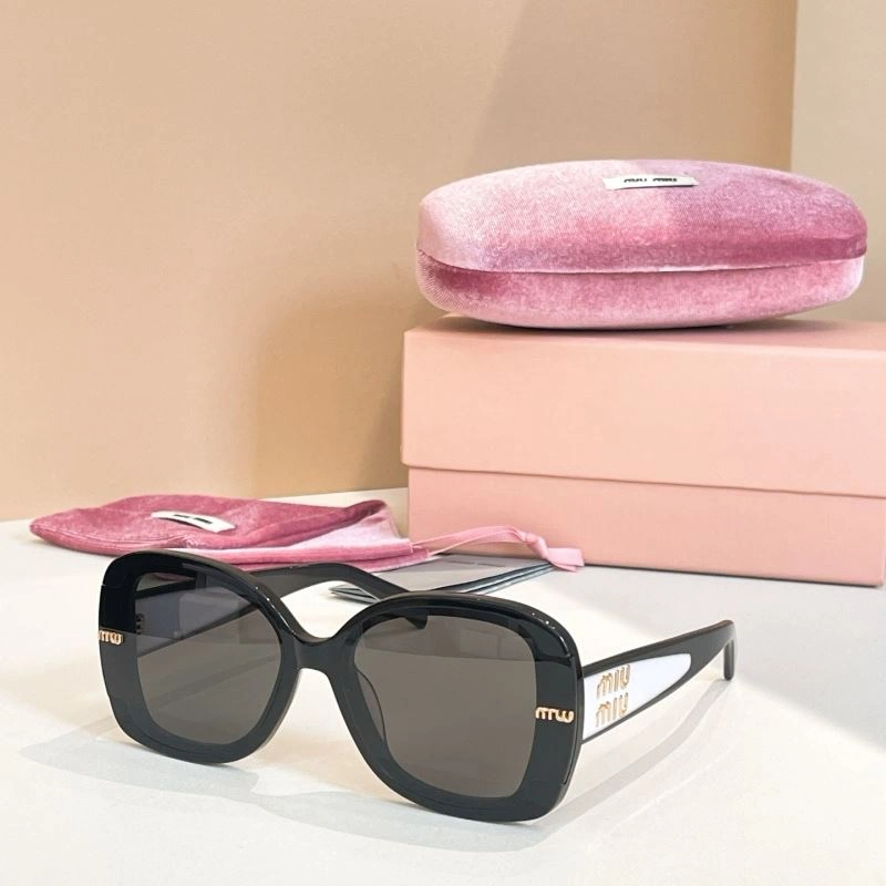 Miu Miu Sunglasses Sporty 281602