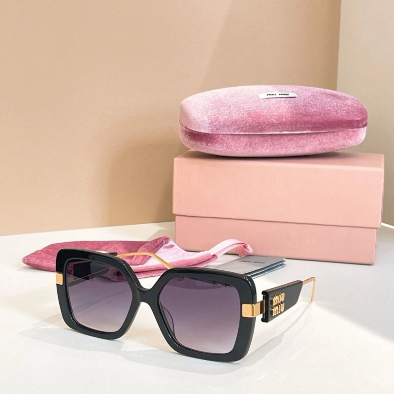 Compact Miu Miu Sunglasses 281617