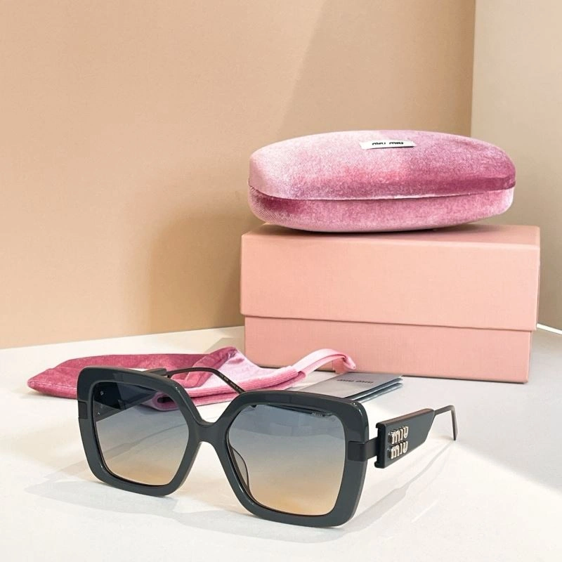 Compact Miu Miu Sunglasses 281617
