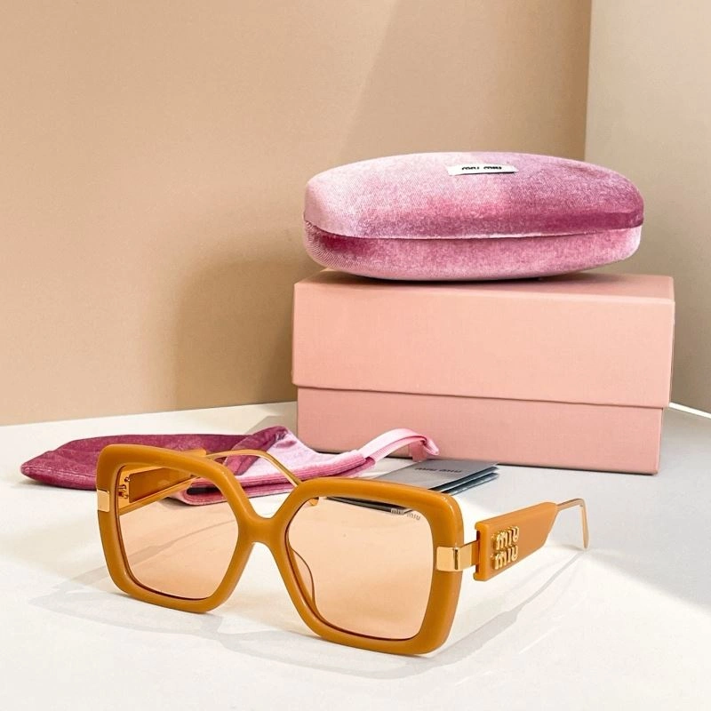 Compact Miu Miu Sunglasses 281617