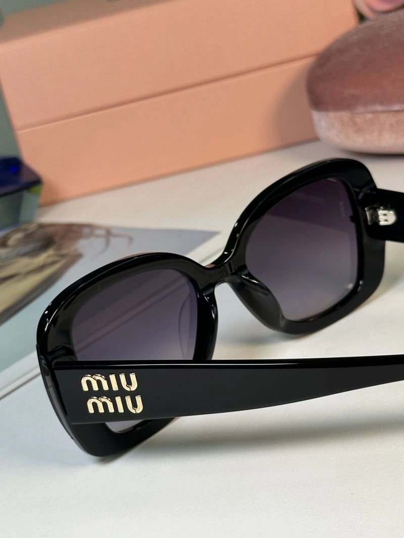 Miu Miu Sunglasses StreetReady 281604