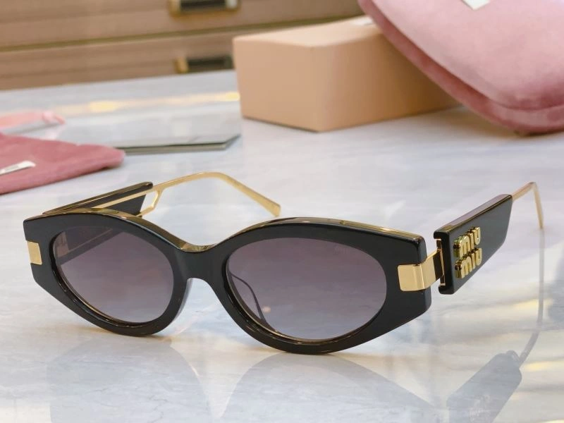 Functional Miu Miu Sunglasses 281615