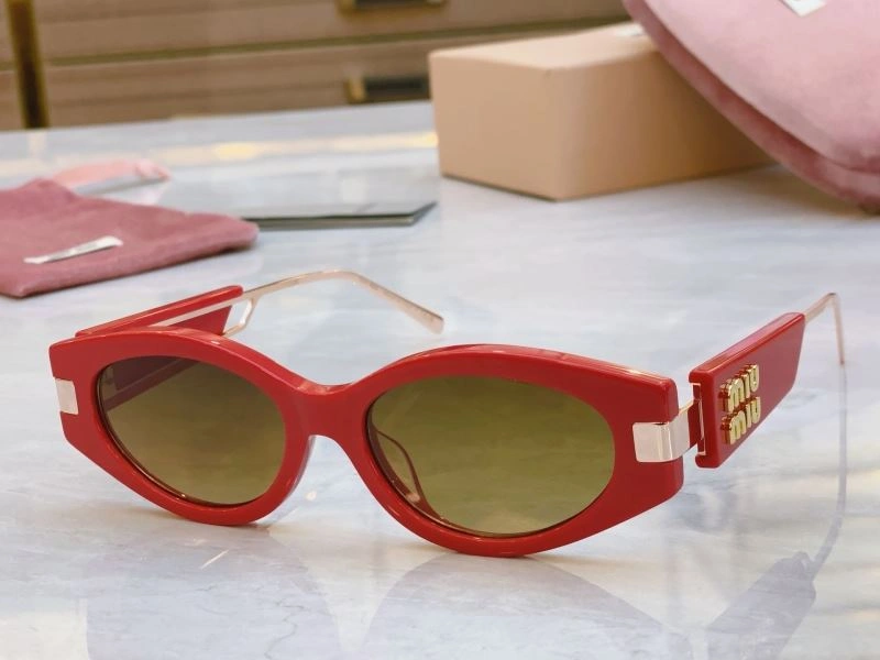 Functional Miu Miu Sunglasses 281615