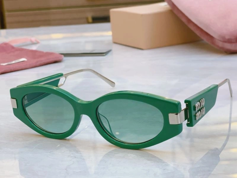 Functional Miu Miu Sunglasses 281615