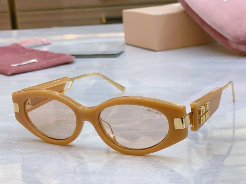 Functional Miu Miu Sunglasses 281615