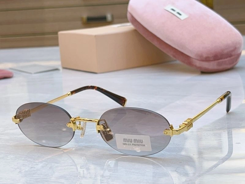 Flexible Miu Miu Sunglasses 281598