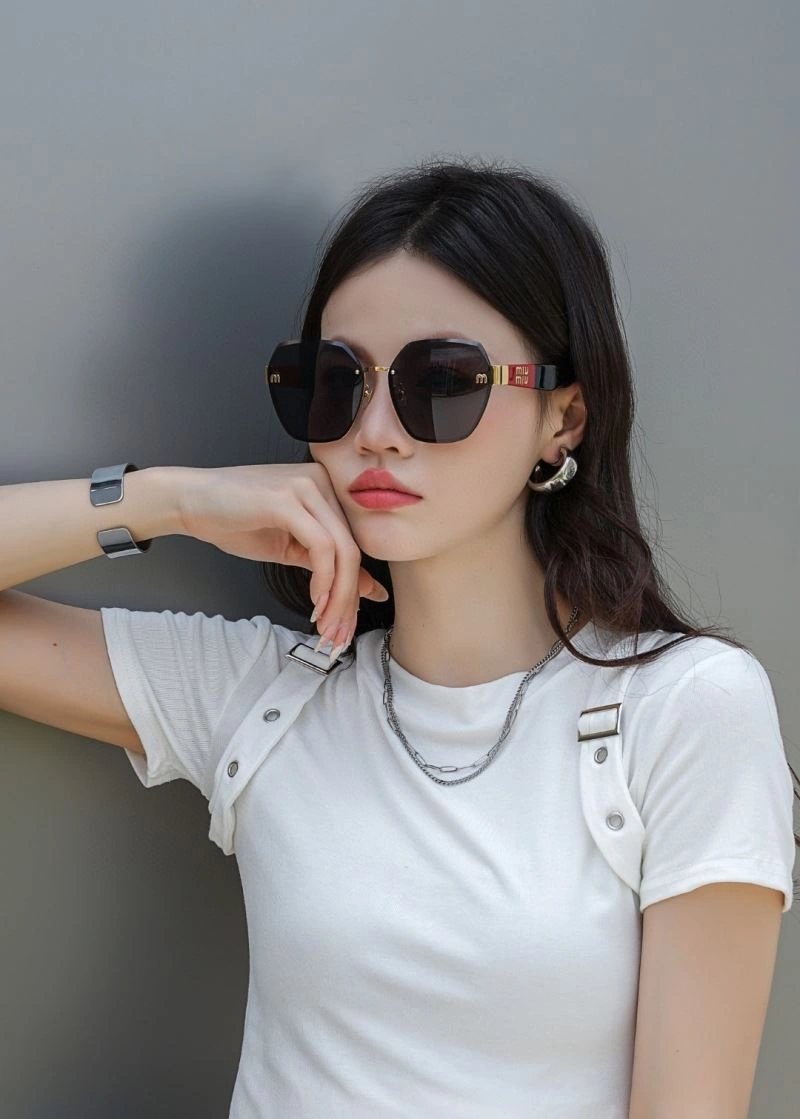 Miu Miu Sunglasses FashionForward 281596