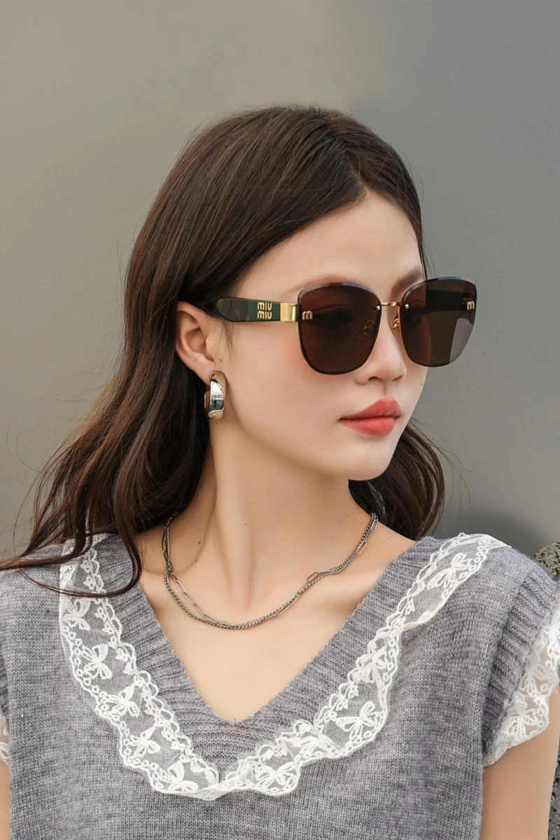 Miu Miu Sunglasses NewStyle 281595