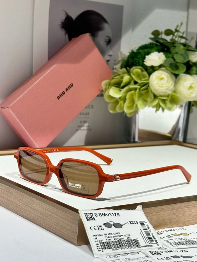Lightweight Miu Miu Sunglasses 281578