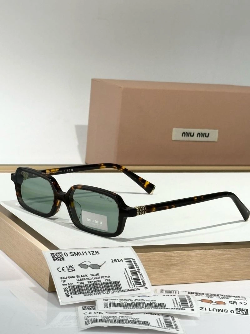 Lightweight Miu Miu Sunglasses 281578