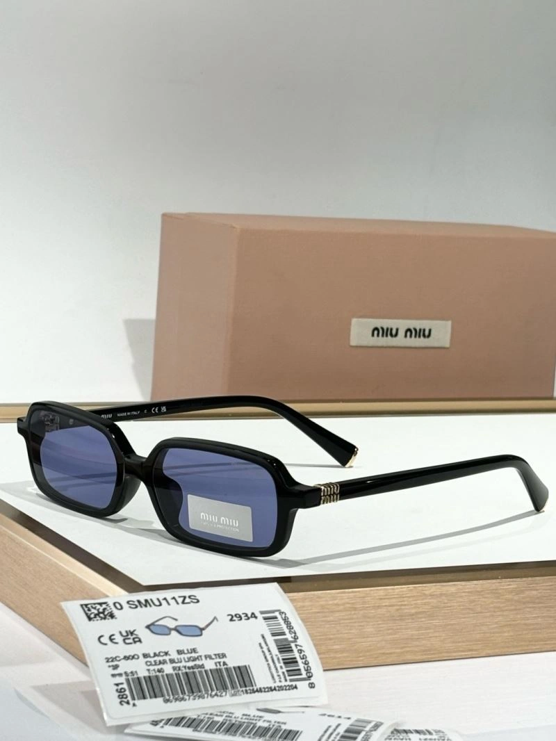 Lightweight Miu Miu Sunglasses 281578