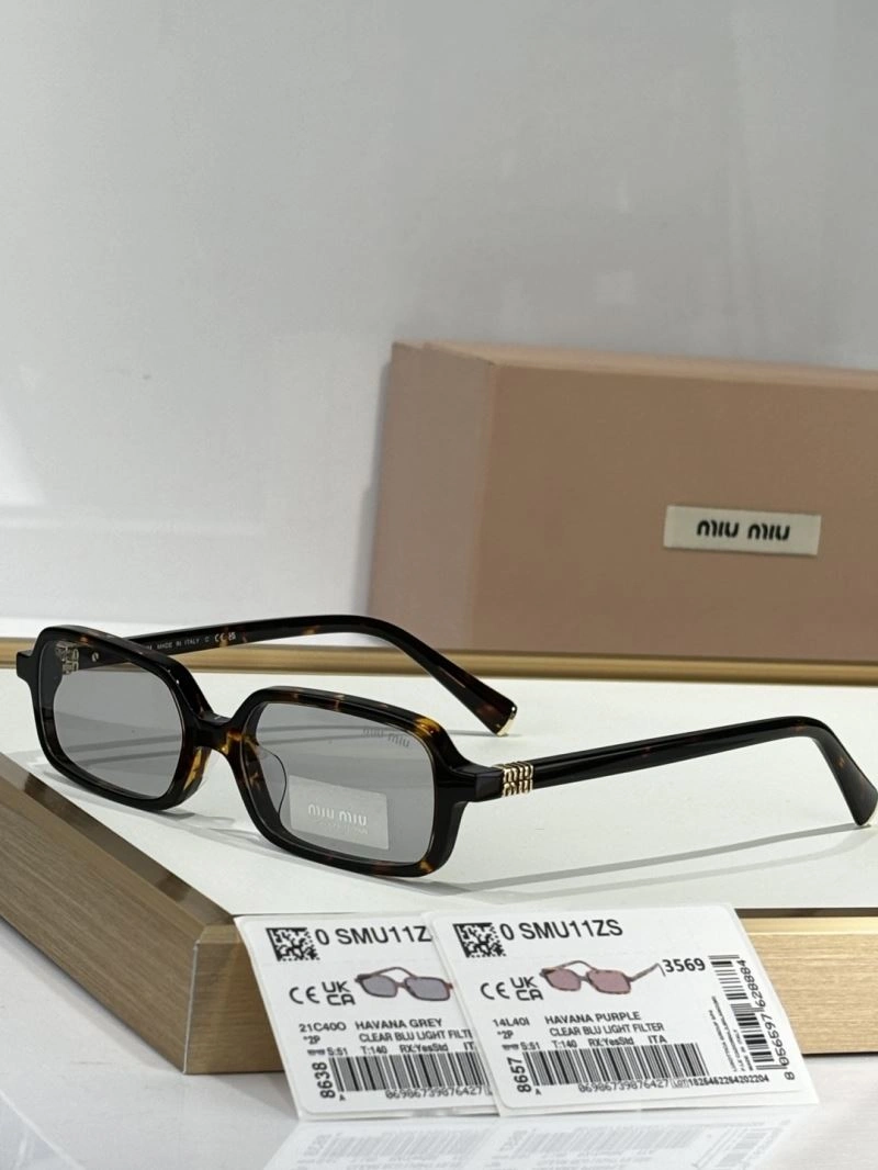 Lightweight Miu Miu Sunglasses 281578