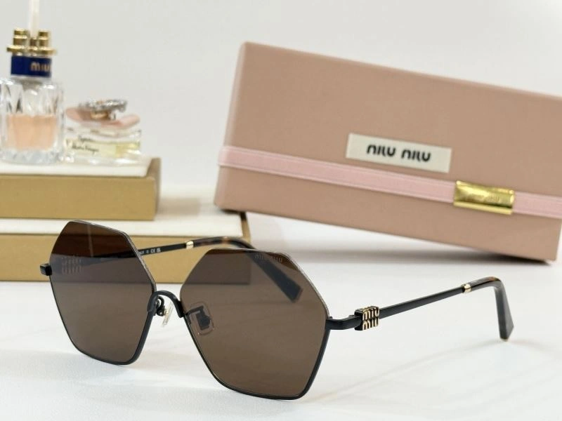 WellDesigned Miu Miu Sunglasses 281579