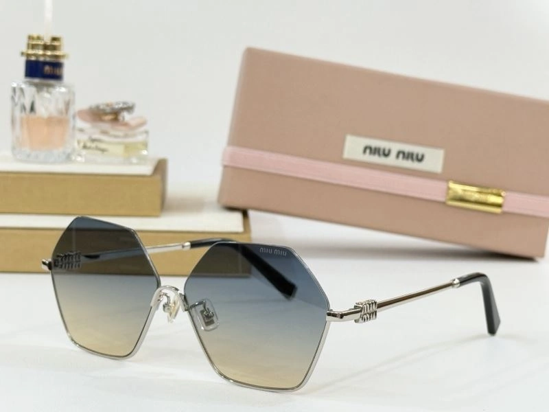 WellDesigned Miu Miu Sunglasses 281579