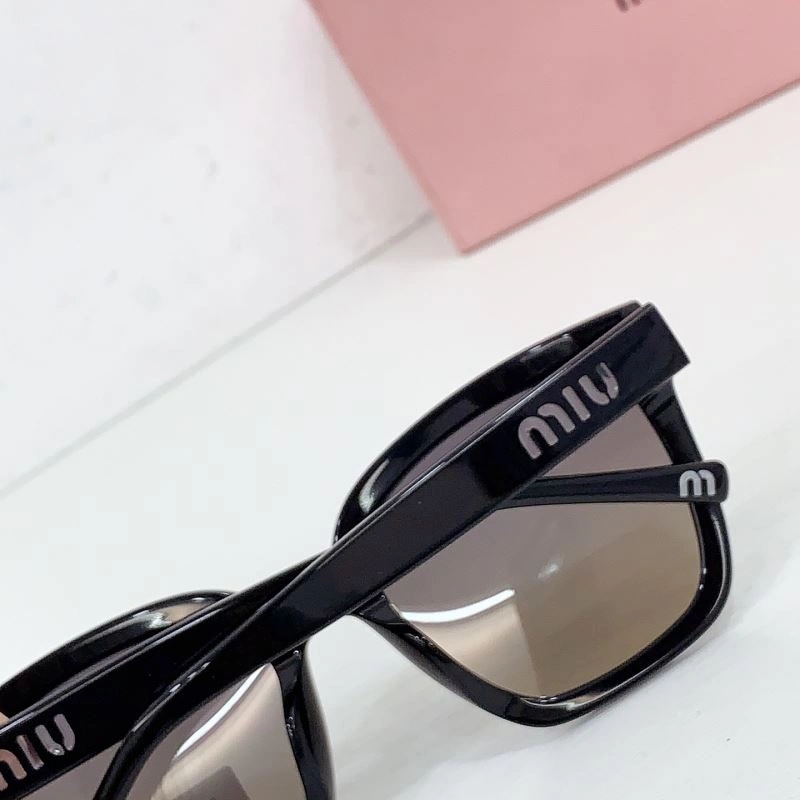 Miu Miu Sunglasses TimelessDesign 281562