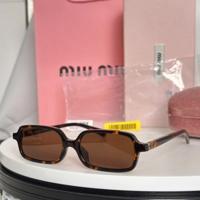 Miu Miu Sunglasses UrbanStyle 281555