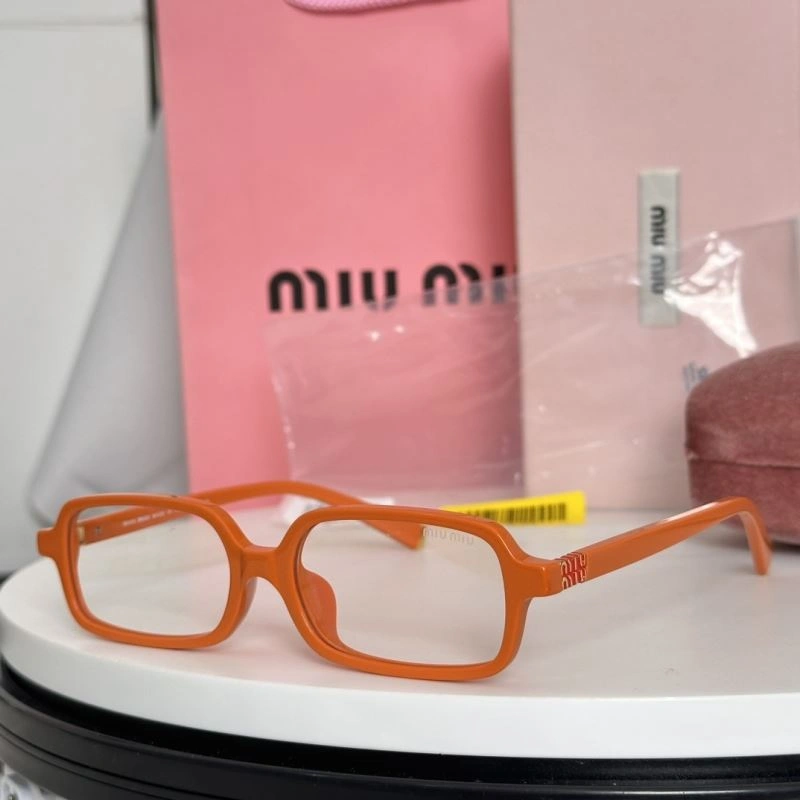 Miu Miu Sunglasses UrbanStyle 281555