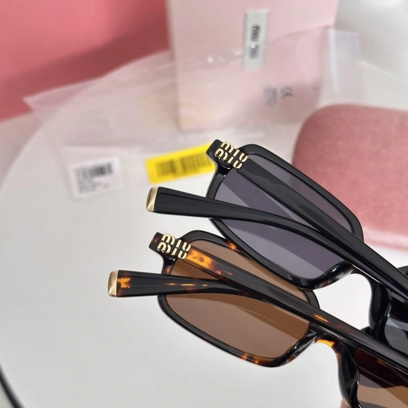 Miu Miu Sunglasses UrbanStyle 281555