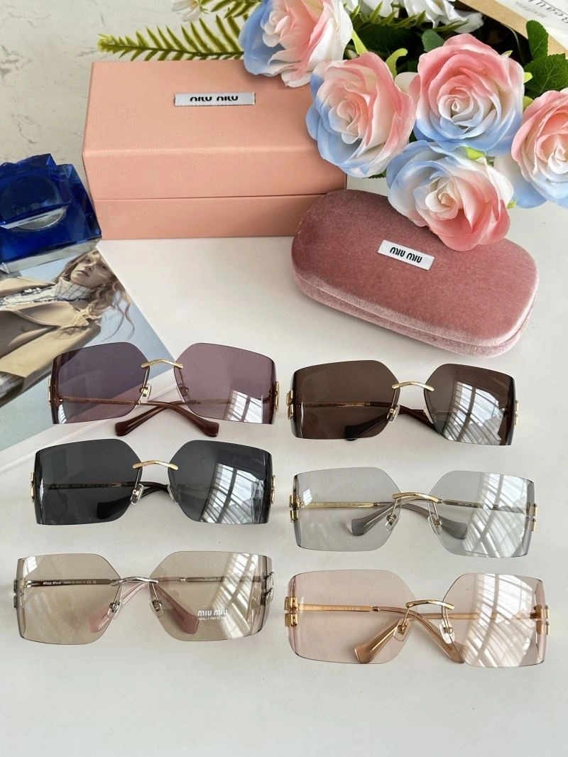 Lightweight Miu Miu Sunglasses 281556