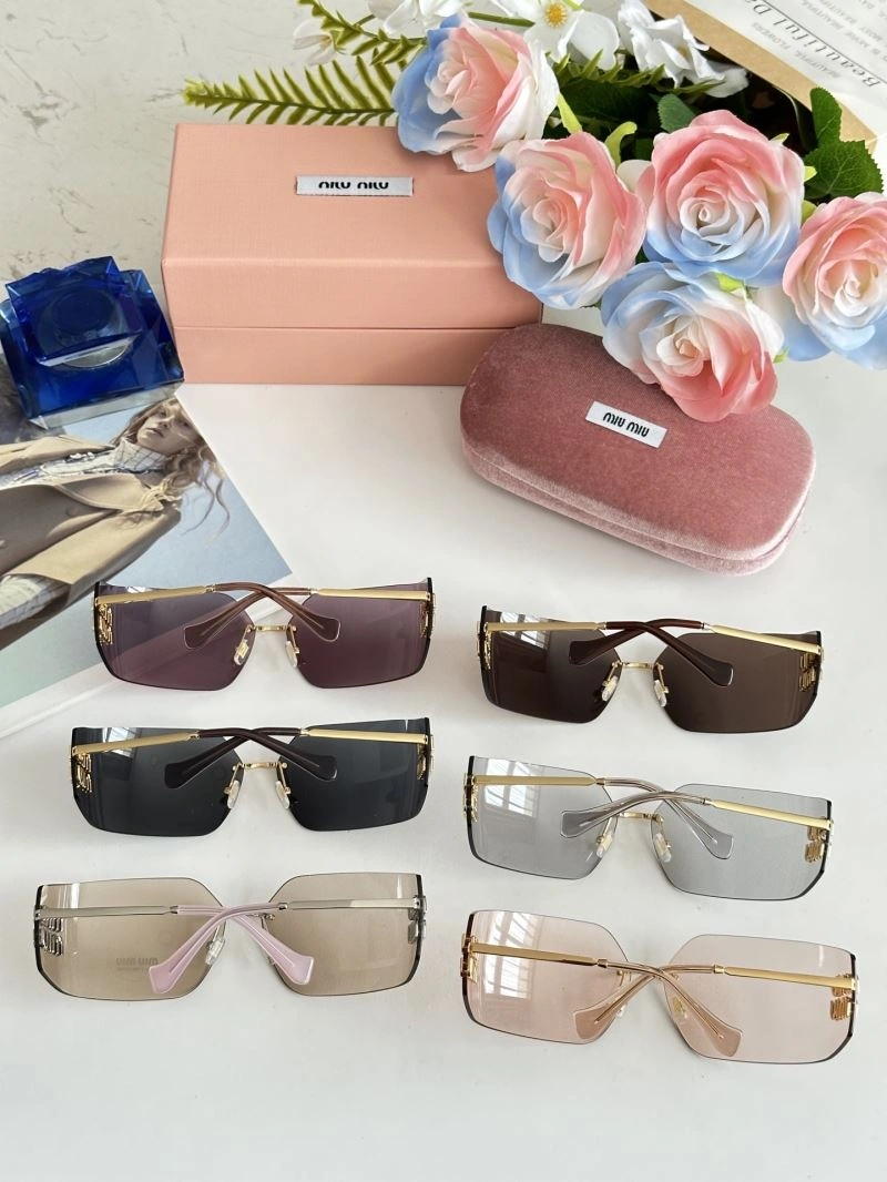 Lightweight Miu Miu Sunglasses 281556