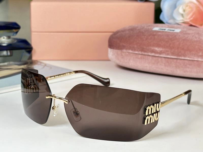 Lightweight Miu Miu Sunglasses 281556