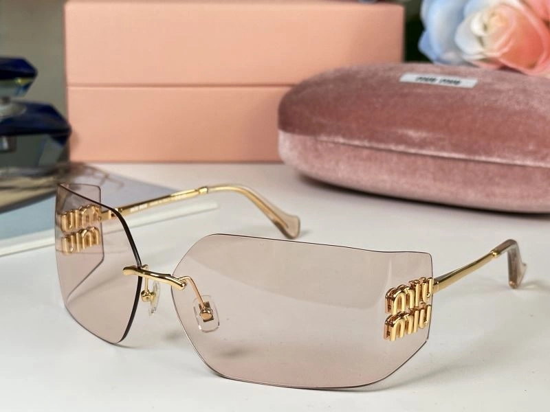 Lightweight Miu Miu Sunglasses 281556