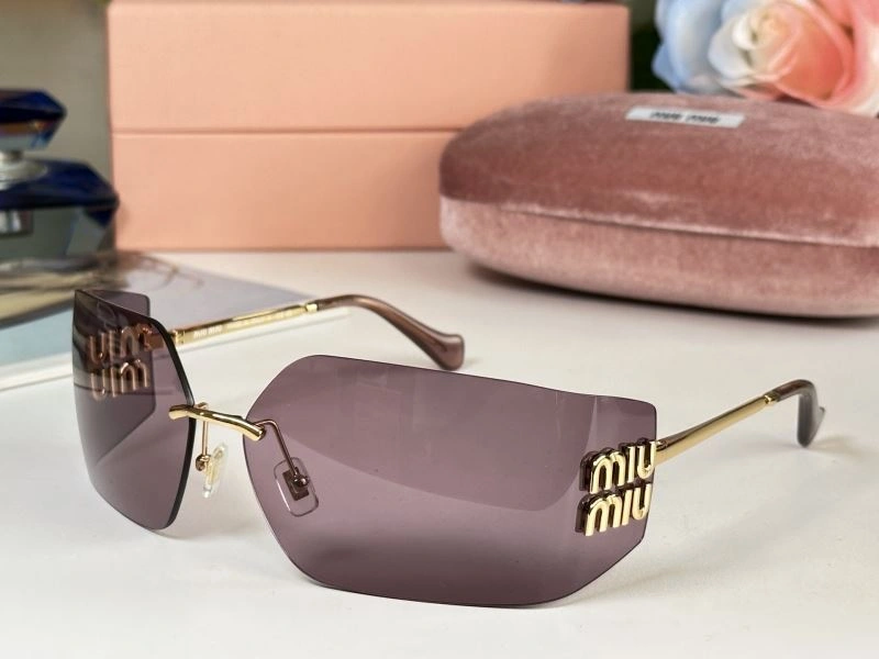 Lightweight Miu Miu Sunglasses 281556