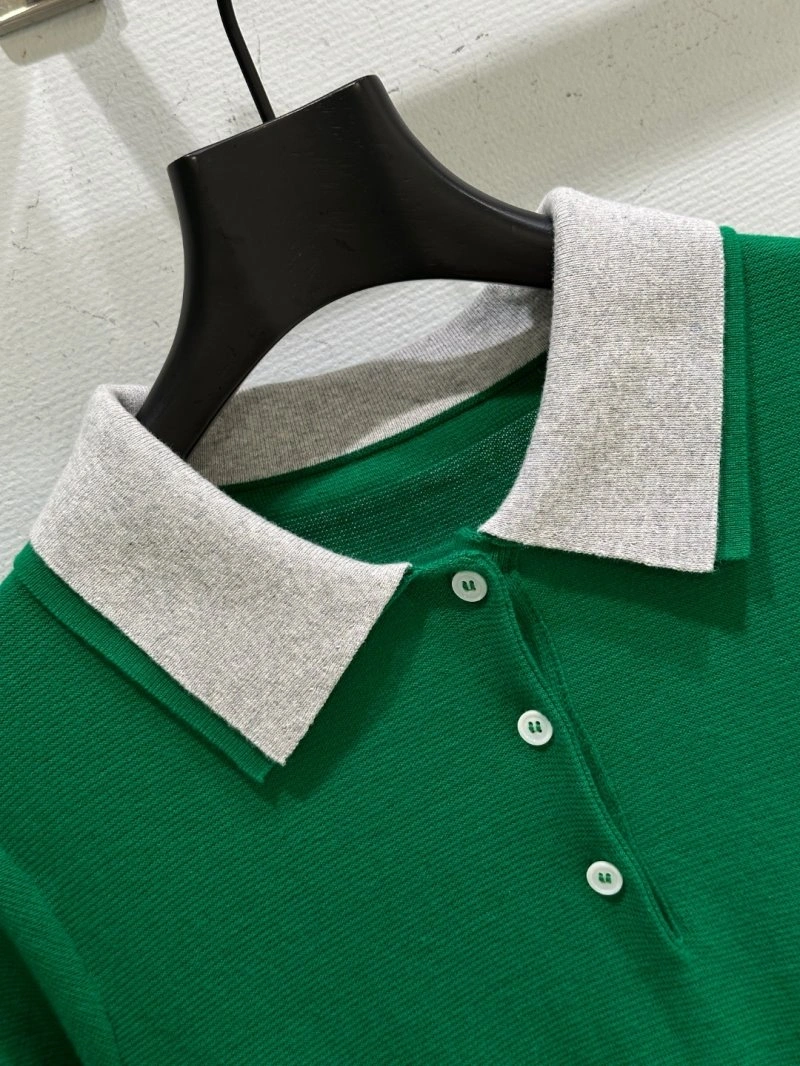 WeatherProof Miu Miu T-Shirts 151017