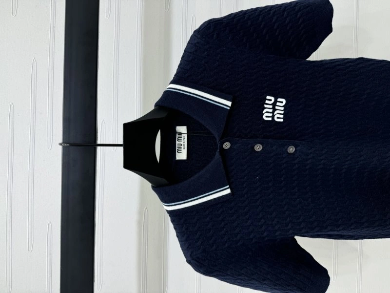 Miu Miu T-Shirts Trendsetting 156214