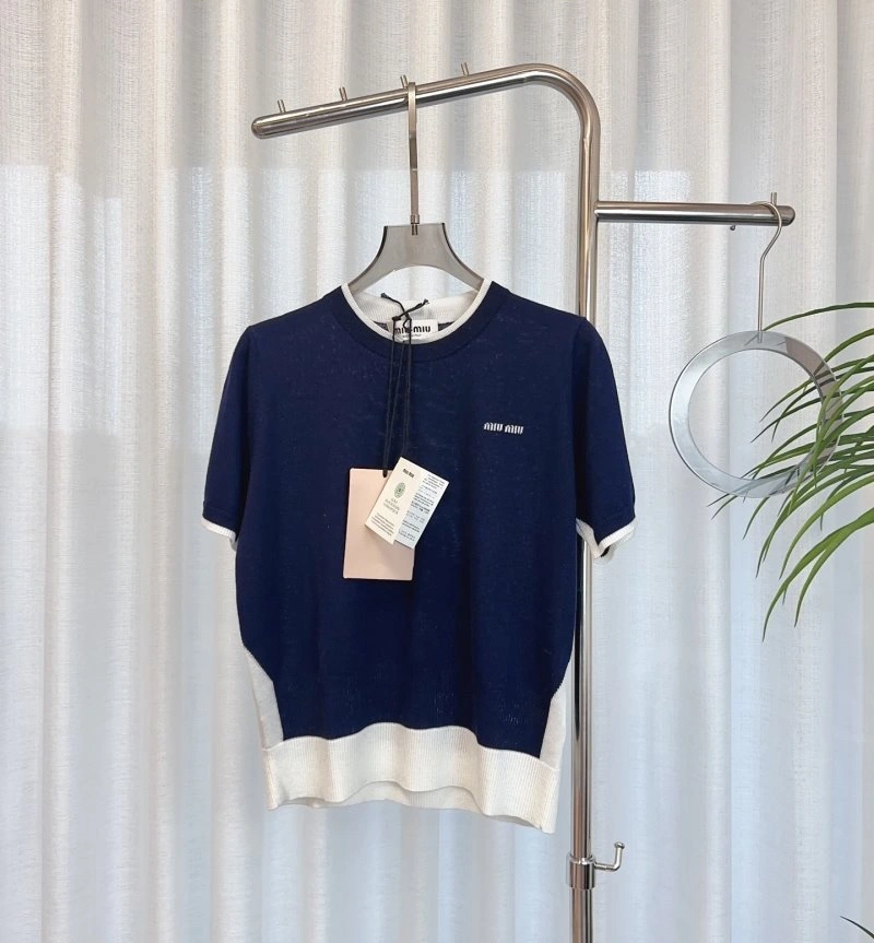 Miu Miu T-Shirts Sleek 156134