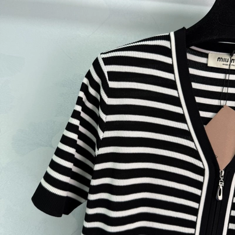Miu Miu T-Shirts GoAnywhere 156092