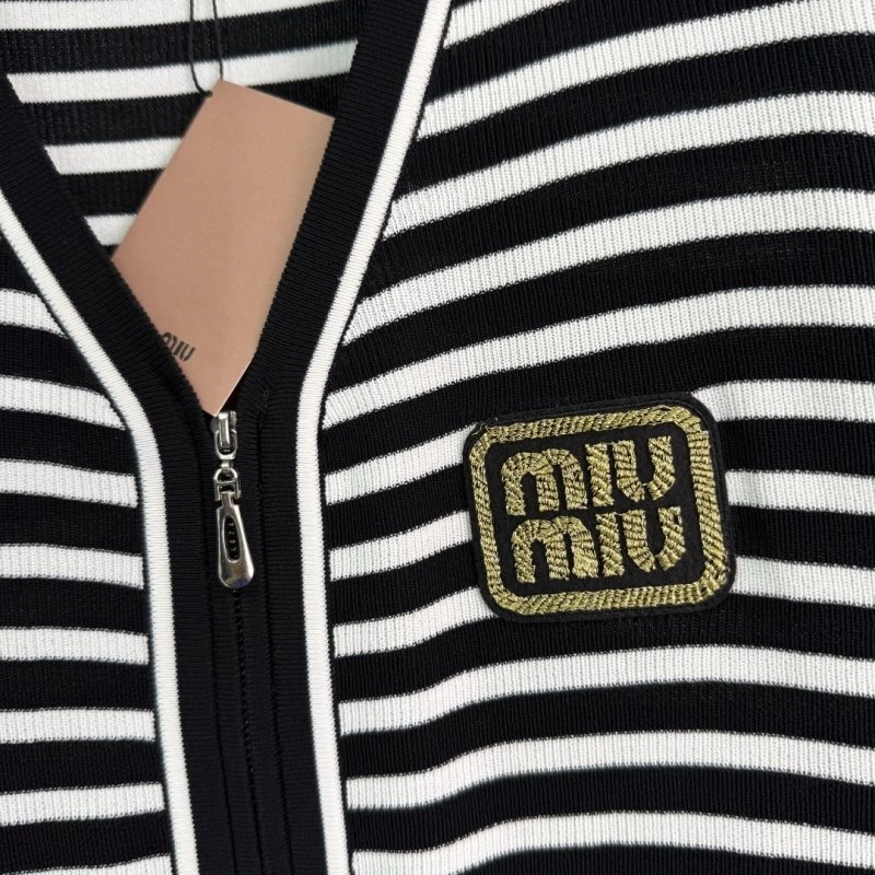 Miu Miu T-Shirts GoAnywhere 156092