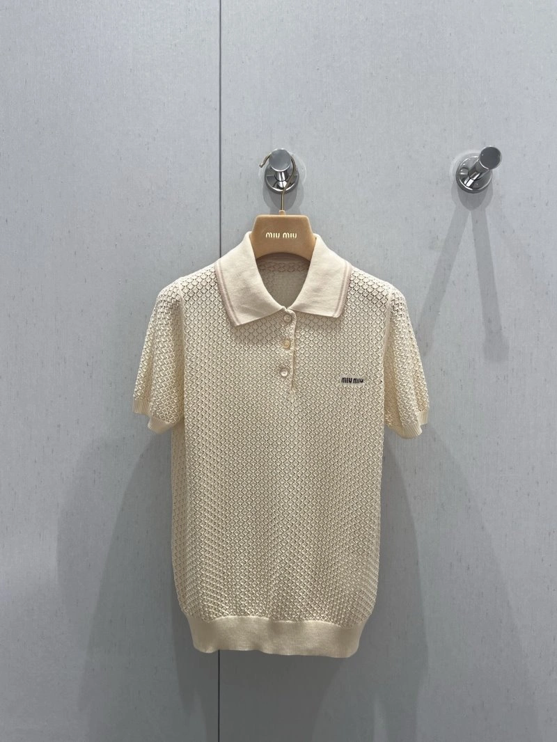 Miu Miu T-Shirts Trendsetting 148562