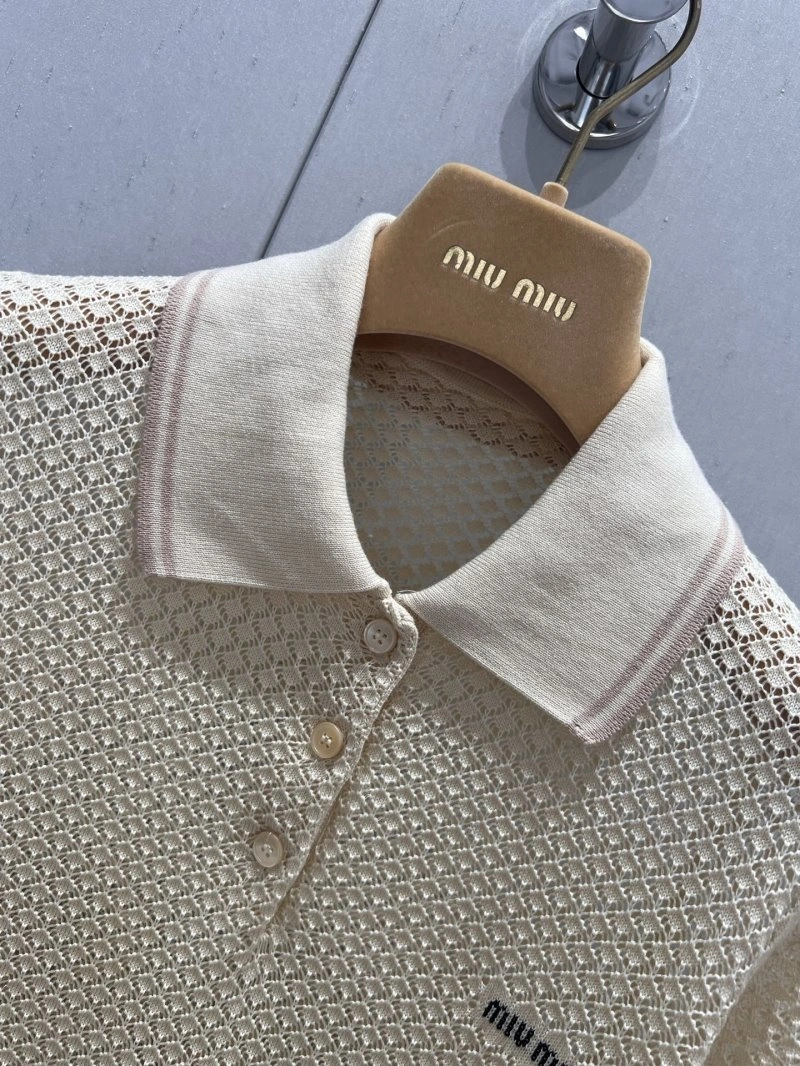 Miu Miu T-Shirts Trendsetting 148562