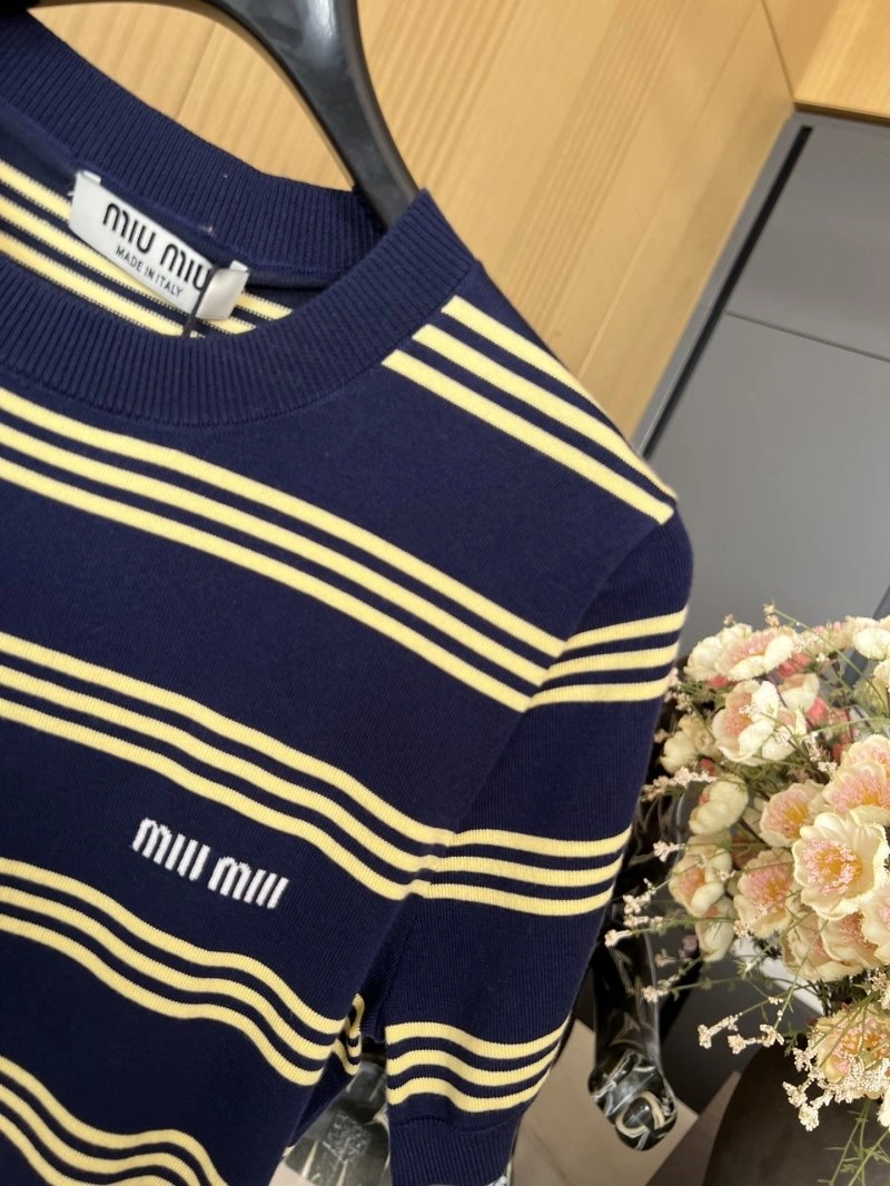 Miu Miu T-Shirts Fashionable 148494