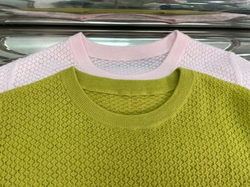 Miu Miu T-Shirts Versatile 148422